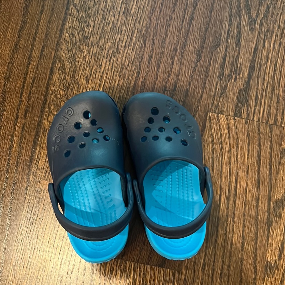 crocs